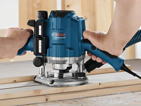 Bosch GOF 1250 CE Fresatrice verticale- dettaglio 2