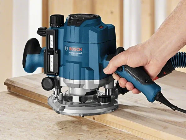 Bosch GOF 1250 CE Fresatrice verticale- dettaglio 3
