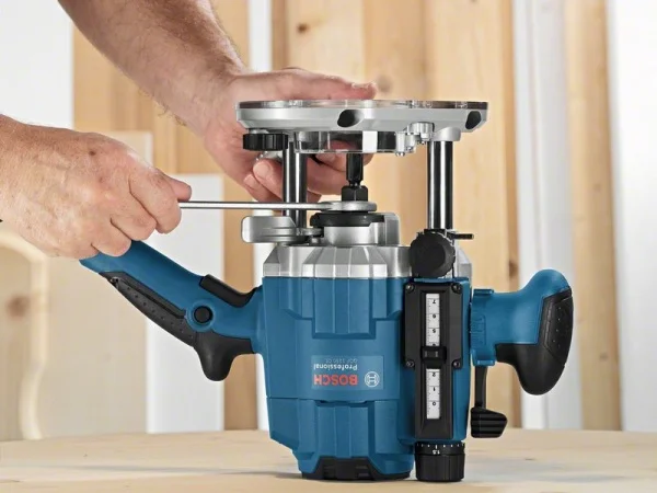 Bosch GOF 1250 CE Fresatrice verticale- dettaglio 4
