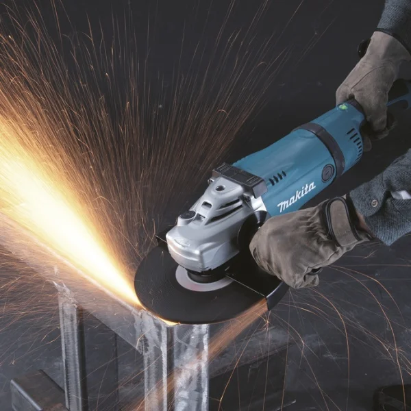 Utilizzo smerigliatrice angolare GA9030R