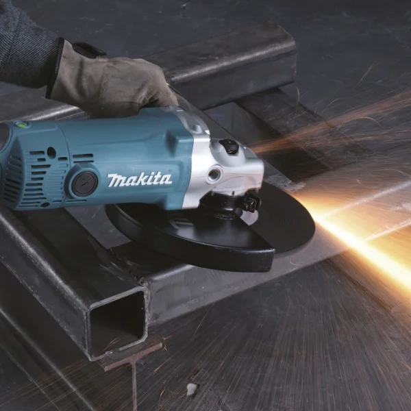 Utilizzo smerigliatrice angolare Makita GA9050R