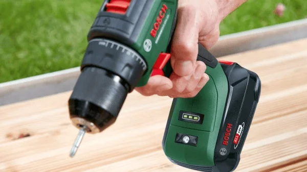 Bosch hobby universalimpact 18v-60 trapano avvitatore a percussione 18 v brushless con due batterie - dettaglio 2