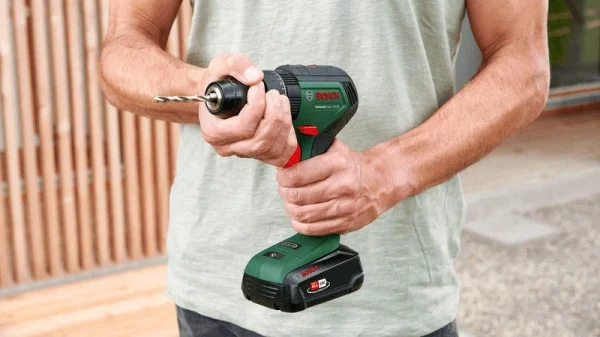 Bosch hobby universalimpact 18v-60 trapano avvitatore a percussione 18 v brushless con due batterie - dettaglio 4