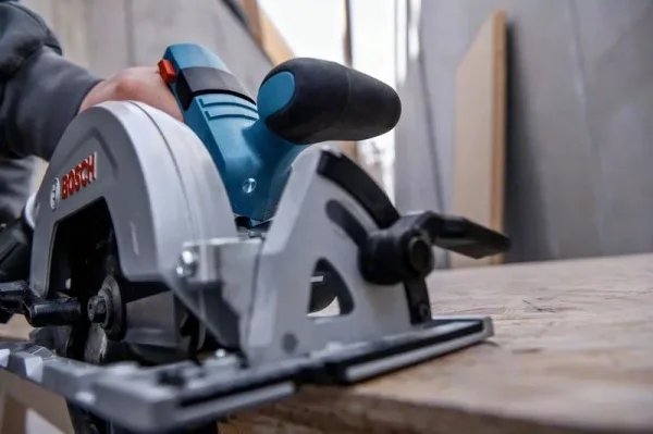 Bosch gks 18v-57-2 sega circolare brushless 18 v senza batteria 06016c1201 - dettaglio 6