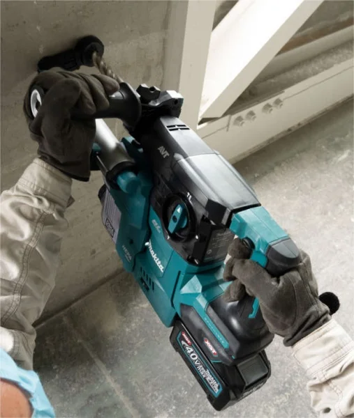 Makita hr008gm202 tassellatore xgt sds-plus 40 v con due batterie - dettaglio 2