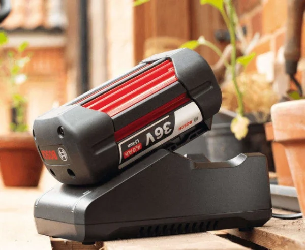 Bosch hobby starter set 36 v batteria 4,0 ah e caricabatterie - dettaglio 4