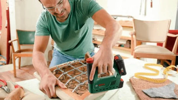 Bosch hobby universaltacker 18v-14 spillatrice a batteria 18 v per graffe e chiodi 06032a7000 - dettaglio 5
