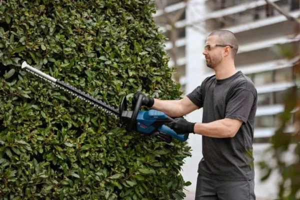 Bosch ghe 18v-60 tagliasiepi 60 cm brushless 18 v senza batteria 06008c9000 - dettaglio 3