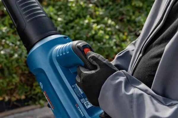 Bosch gbl 18v-750 soffiatore brushless 18 v senza batterie 06008d2000 - dettaglio 2