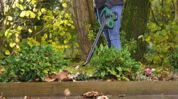 Bosch hobby universal leafblower 18v-130 soffiatore 245 km/h 18 v senza batteria 06008a0601 - dettaglio 4