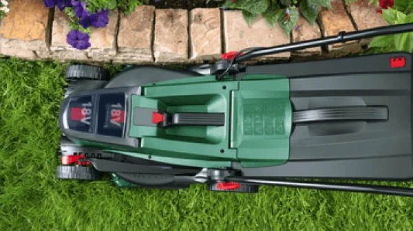 Bosch hobby universal rotak 2x18v-37-550 tagliaerba brushless 37 cm a batteria 36 v 06008b9e00 - dettaglio 4
