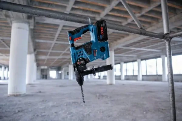 Bosch gbh 18v-28 cf tassellatore sds plus 18 v con mandrino e due batterie 0611921002 - dettaglio 8