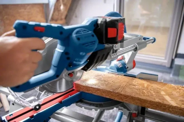 Bosch gcm 18v-216 d troncatrice radiale 216 mm biturbo brushless 18 v senza batterie 0601b51000 - dettaglio 7