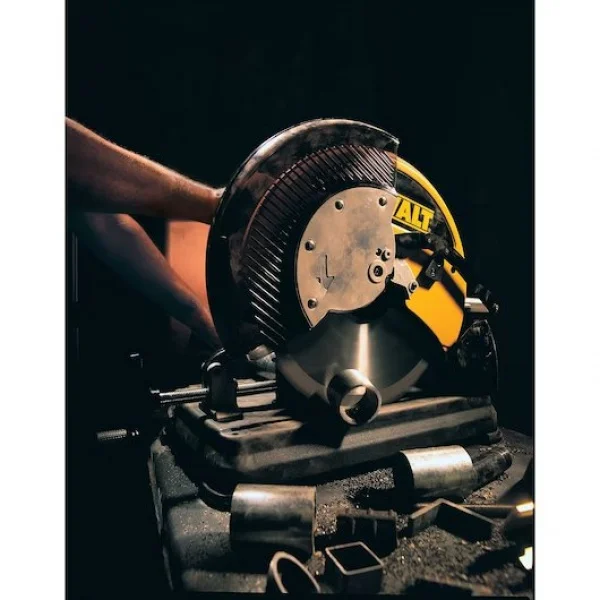 Dewalt dw872-qs troncatrice veloce per metalli 2200 w - dettaglio 4