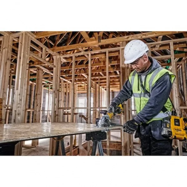 Dewalt dcs571p2-qw sega circolare compatta brushless 18 v con due batterie - dettaglio 4