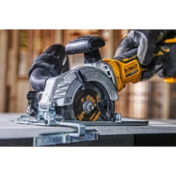 Dewalt dcs571p2-qw sega circolare compatta brushless 18 v con due batterie - dettaglio 5