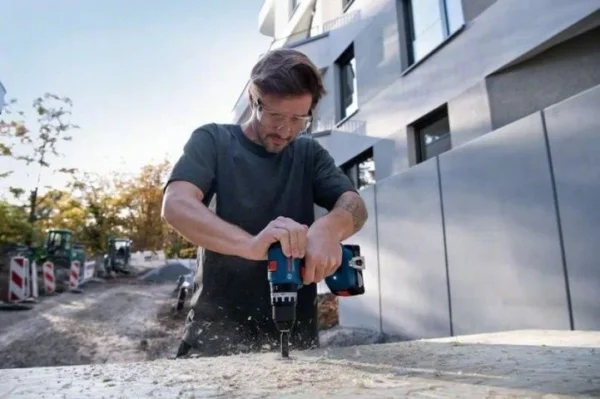Bosch gsb 18v-45 trapano a percussione brushless 18 v con tre batterie 0615a5002u - dettaglio 2