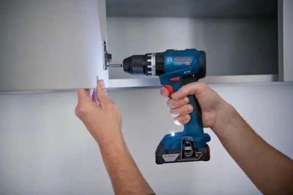 Bosch gsb 18v-45 trapano a percussione brushless 18 v con tre batterie 0615a5002u - dettaglio 3