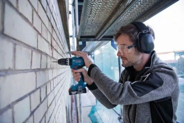 Bosch gsb 18v-45 trapano a percussione brushless 18 v con tre batterie 0615a5002u - dettaglio 4
