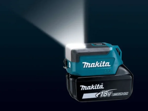 Makita DML817 Torcia 18 V con adattatore USB senza batteria - DML817