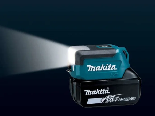 Makita DML817 Torcia 18 V con adattatore USB senza batteria - DML817