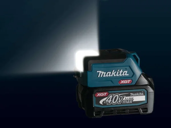 Makita ML011G01 Torcia 40 V con adattatore USB senza batteria - ML011G01