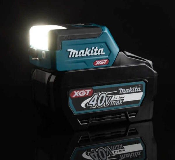 Makita ML011G01 Torcia 40 V con adattatore USB senza batteria - ML011G01