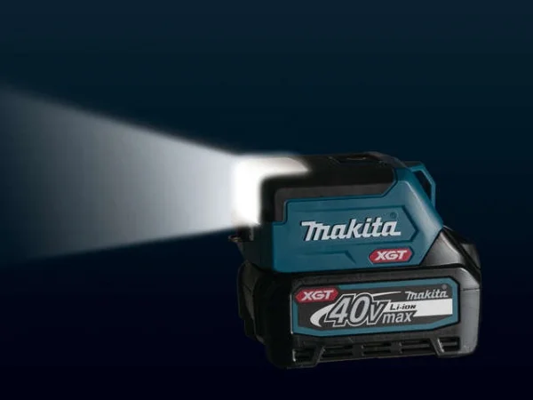 Makita ML011G01 Torcia 40 V con adattatore USB senza batteria - ML011G01