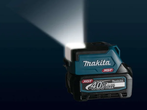 Makita ML011G01 Torcia 40 V con adattatore USB senza batteria - ML011G01