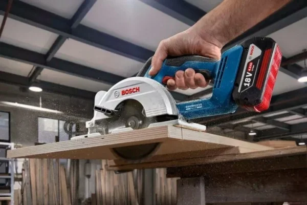 Bosch gks 18v-51 sega circolare 140 mm brushless senza batteria 06019m3120 - dettaglio 4