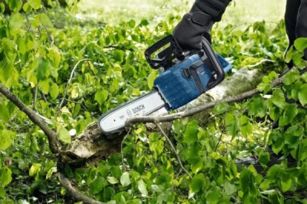 Bosch gke 18v-40 elettrosega 40 cm brushless 18 v a batteria 06008d3000 - dettaglio 6