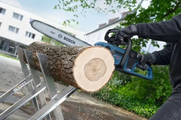 Bosch gke 18v-40 elettrosega 40 cm brushless 18 v a batteria 06008d3000 - dettaglio 8