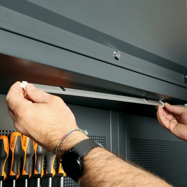 Beta 5000 rsc50 2.0/pledc profilo in alluminio con strip led per arredo officina 050001712 - dettaglio 2