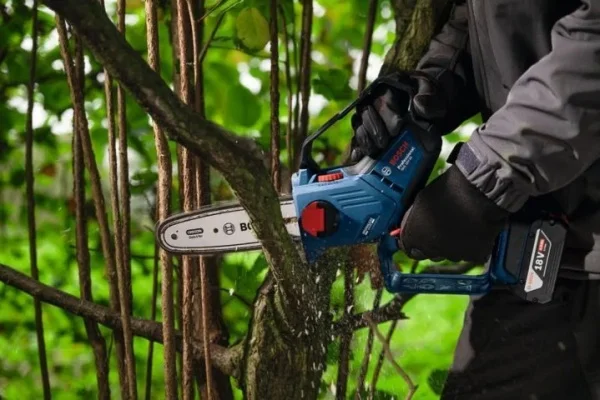 Bosch gke 18v-20 potatore a catena 20 cm brushless 18 v senza batteria 06008d7100 4053423352443 - dettaglio 9