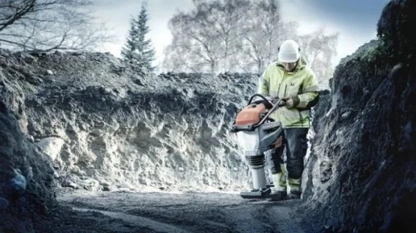 Husqvarna lt 5005 costipatore verticale a benzina 6" 150 mm 967854604 - dettaglio 2