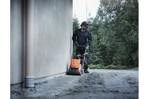 Husqvarna lf 80 l piastra vibrante frontemarcia 19 kn honda 420 mm 967855001 - dettaglio 2