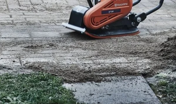 Husqvarna lf 50 l piastra vibrante frontemarcia 8,4 kn honda 320 mm 967854704 - dettaglio 9