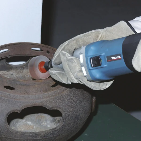 Utilizzo Smerigliatrice Diritta Makita GD0810C