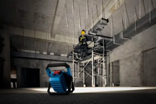 Bosch faro da cantiere 3000 lumen senza batterie gli18v-3000 pro cod. 06014a8100 - dettaglio 4