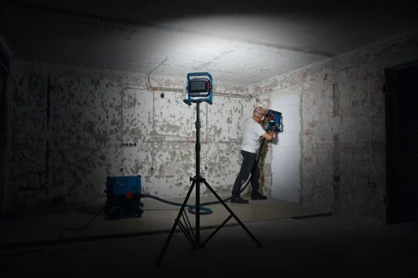 Bosch lampada da cantiere 5000 lumen senza batterie gli18v-5000 pro cod. 06019p5100 - dettaglio 3