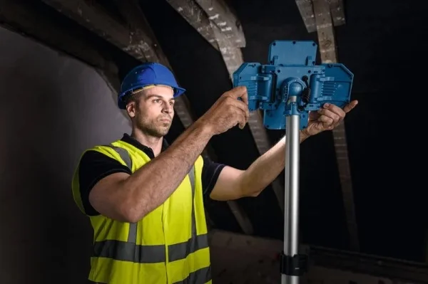 Bosch faro da cantiere 5000 lumen senza batterie glt18v-5000 pro cod. 06019p5000 - dettaglio 4