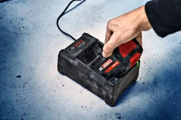 Bosch set 4 batterie 18 v 5,5 ah cod. 1600a0373h - dettaglio 5