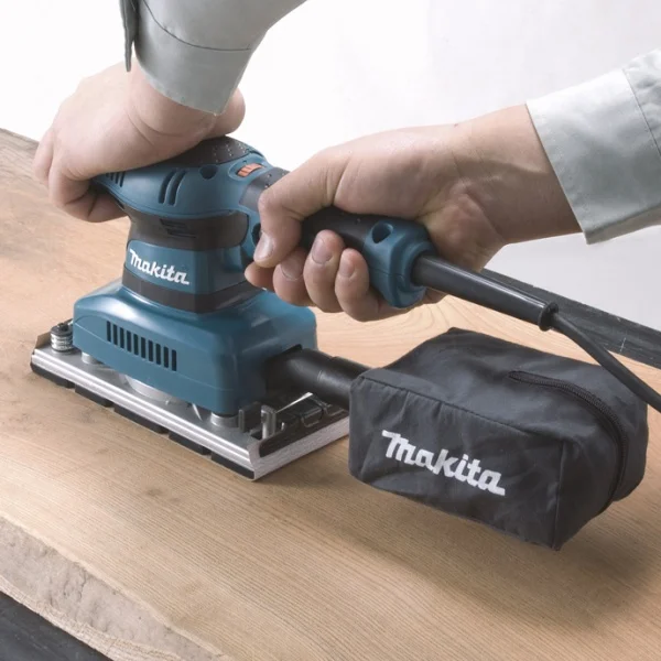 Utilizzo Levigatrice orbitale 190W Makita BO3711 mm. 98x180