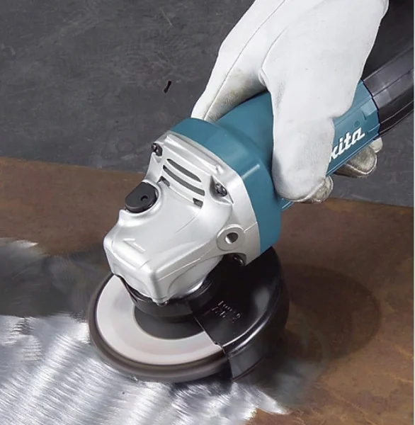 Utilizzo smerigliatrice angolare Makita GA4534