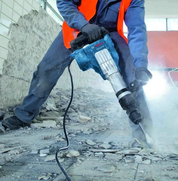 Utilizzo martello demolitore Bosch GSH 11 VC Professional
