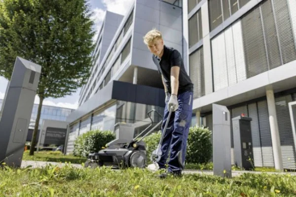 Karcher spazzatrice manuale con 2 spazzole laterali km 70/20 c 2sb cod. 1.517-131.0 - dettaglio 3